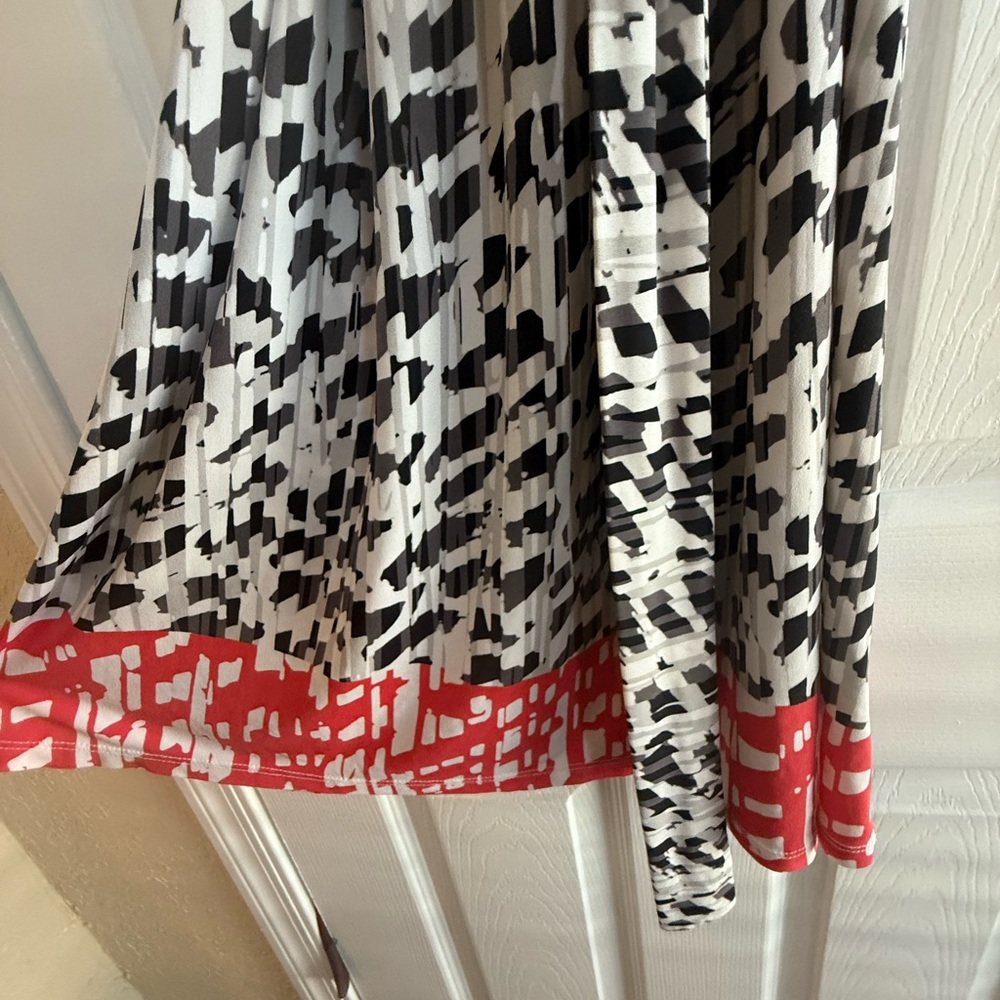 NWOT Liz Claiborne Monochrome Patterned Dress - Picture 4 of 5